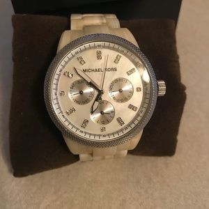 White horn crystal acrylic ladies watch